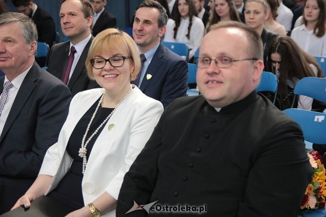 Wręczenie świadectw maturalnych w ostrołęckich szkołach średnich 29.04.2016] - zdjęcie #279 - eOstroleka.pl