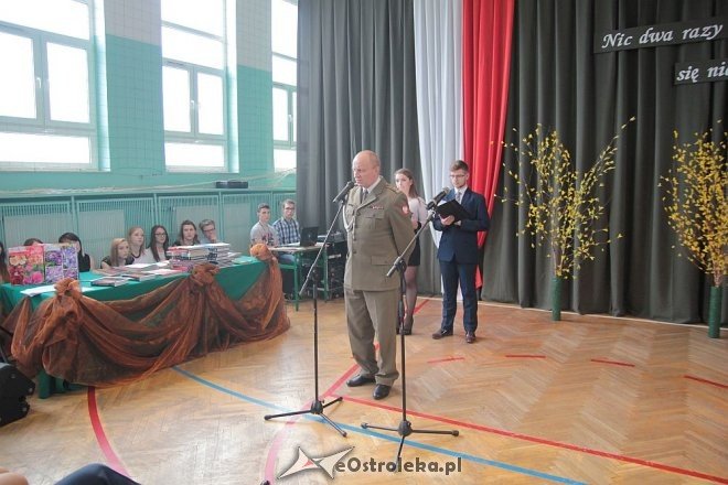 Wręczenie świadectw maturalnych w ostrołęckich szkołach średnich 29.04.2016] - zdjęcie #229 - eOstroleka.pl