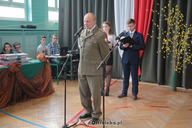 Wręczenie świadectw maturalnych w ostrołęckich szkołach średnich 29.04.2016] - zdjęcie #228 - eOstroleka.pl