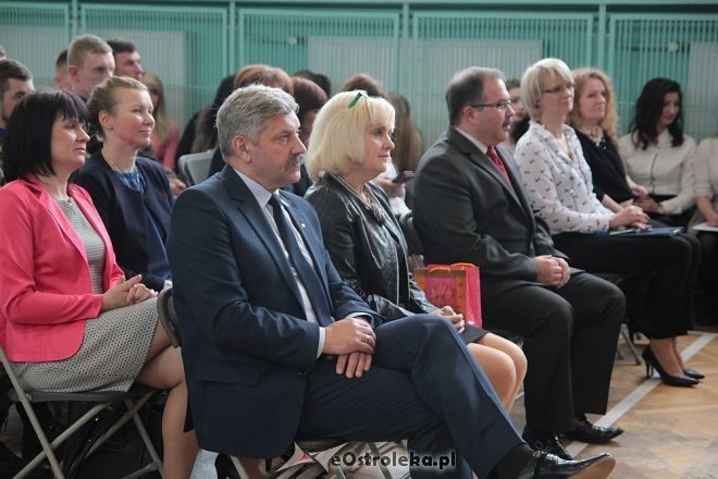 Wręczenie świadectw maturalnych w ostrołęckich szkołach średnich 29.04.2016] - zdjęcie #226 - eOstroleka.pl