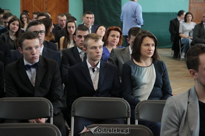 Wręczenie świadectw maturalnych w ostrołęckich szkołach średnich 29.04.2016] - zdjęcie #221 - eOstroleka.pl