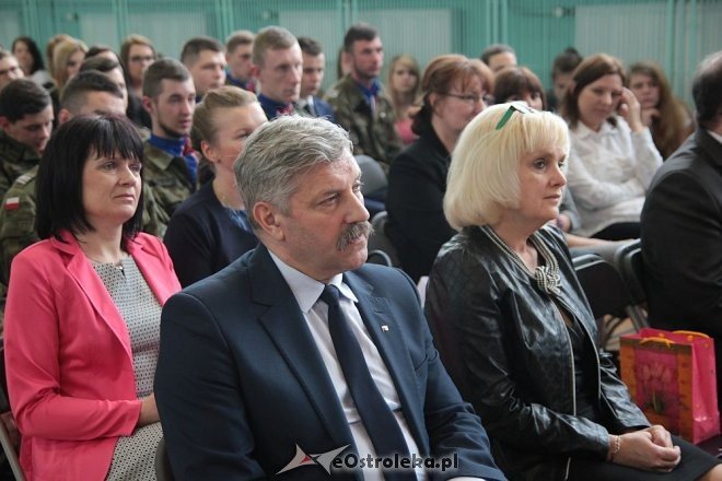 Wręczenie świadectw maturalnych w ostrołęckich szkołach średnich 29.04.2016] - zdjęcie #220 - eOstroleka.pl