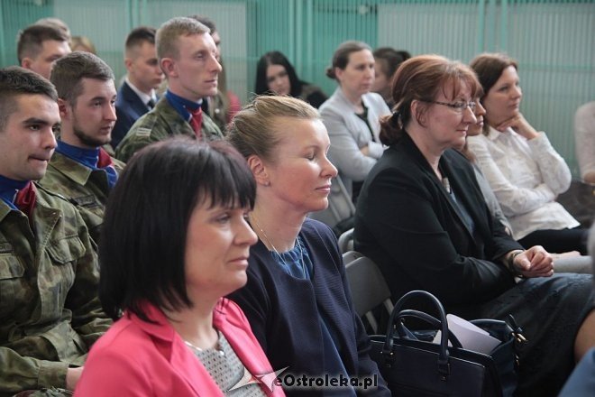 Wręczenie świadectw maturalnych w ostrołęckich szkołach średnich 29.04.2016] - zdjęcie #218 - eOstroleka.pl