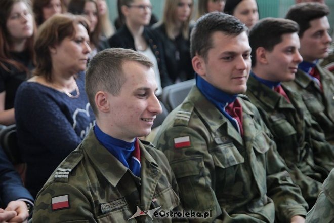 Wręczenie świadectw maturalnych w ostrołęckich szkołach średnich 29.04.2016] - zdjęcie #213 - eOstroleka.pl