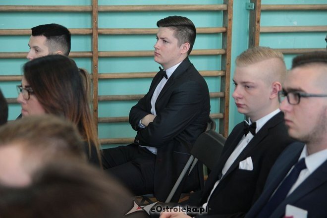 Wręczenie świadectw maturalnych w ostrołęckich szkołach średnich 29.04.2016] - zdjęcie #203 - eOstroleka.pl