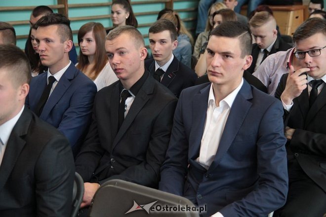 Wręczenie świadectw maturalnych w ostrołęckich szkołach średnich 29.04.2016] - zdjęcie #200 - eOstroleka.pl