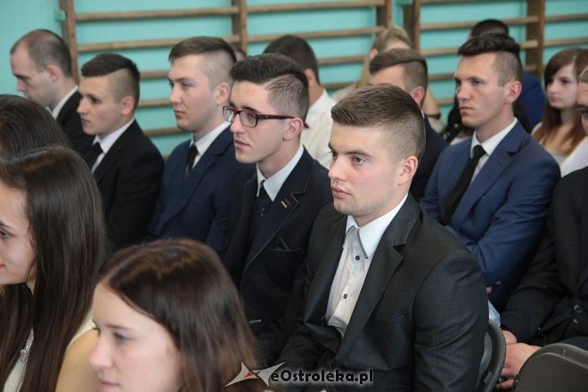 Wręczenie świadectw maturalnych w ostrołęckich szkołach średnich 29.04.2016] - zdjęcie #199 - eOstroleka.pl
