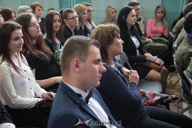 Wręczenie świadectw maturalnych w ostrołęckich szkołach średnich 29.04.2016] - zdjęcie #181 - eOstroleka.pl