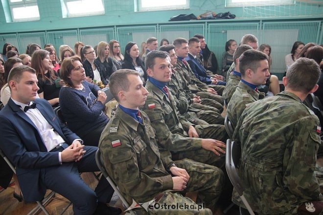 Wręczenie świadectw maturalnych w ostrołęckich szkołach średnich 29.04.2016] - zdjęcie #180 - eOstroleka.pl