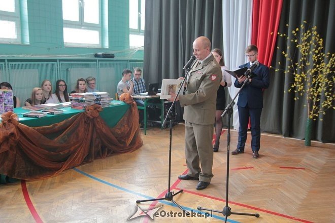 Wręczenie świadectw maturalnych w ostrołęckich szkołach średnich 29.04.2016] - zdjęcie #177 - eOstroleka.pl
