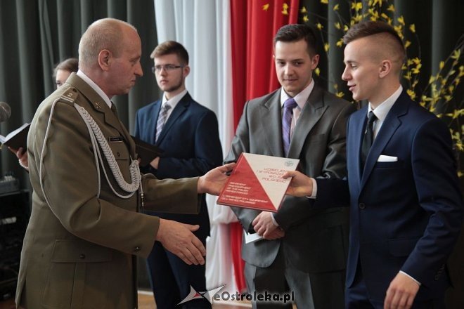 Wręczenie świadectw maturalnych w ostrołęckich szkołach średnich 29.04.2016] - zdjęcie #172 - eOstroleka.pl