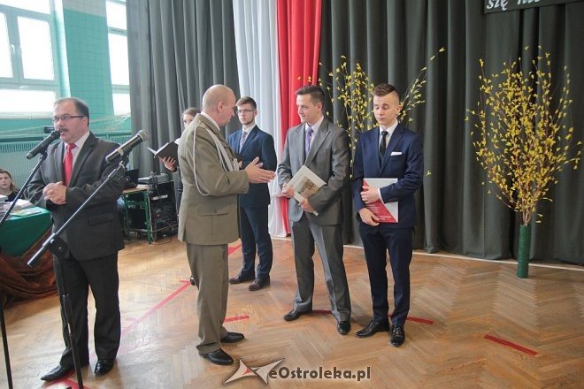 Wręczenie świadectw maturalnych w ostrołęckich szkołach średnich 29.04.2016] - zdjęcie #171 - eOstroleka.pl