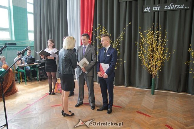 Wręczenie świadectw maturalnych w ostrołęckich szkołach średnich 29.04.2016] - zdjęcie #170 - eOstroleka.pl