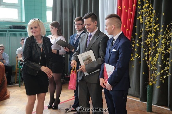 Wręczenie świadectw maturalnych w ostrołęckich szkołach średnich 29.04.2016] - zdjęcie #168 - eOstroleka.pl
