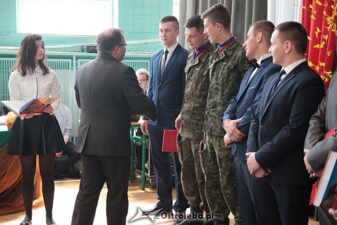 Wręczenie świadectw maturalnych w ostrołęckich szkołach średnich 29.04.2016] - zdjęcie #157 - eOstroleka.pl