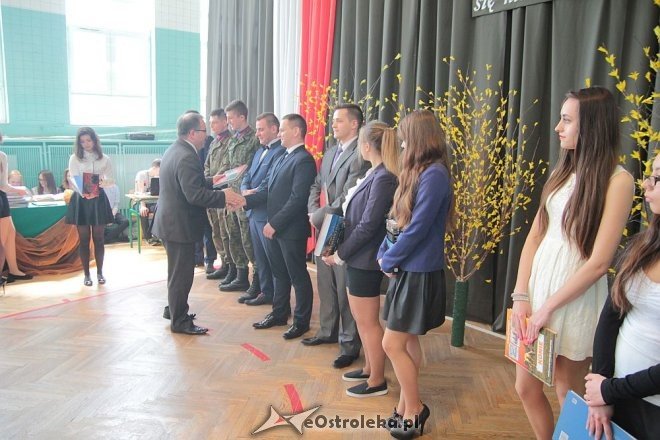 Wręczenie świadectw maturalnych w ostrołęckich szkołach średnich 29.04.2016] - zdjęcie #156 - eOstroleka.pl