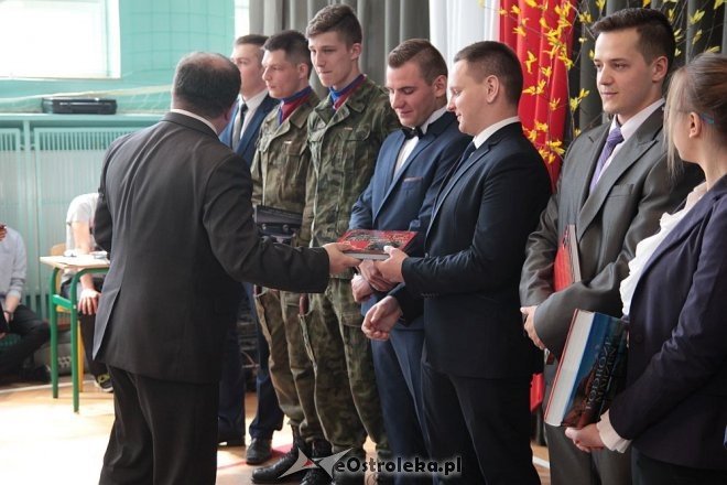 Wręczenie świadectw maturalnych w ostrołęckich szkołach średnich 29.04.2016] - zdjęcie #155 - eOstroleka.pl