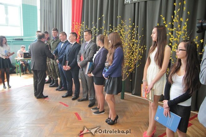 Wręczenie świadectw maturalnych w ostrołęckich szkołach średnich 29.04.2016] - zdjęcie #154 - eOstroleka.pl