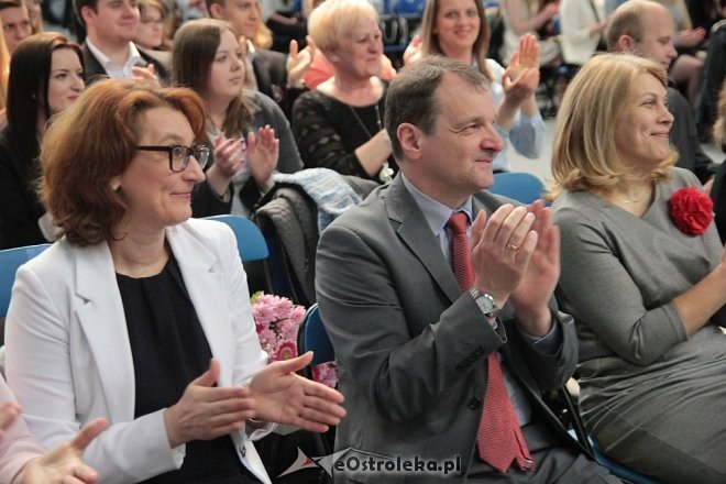 Wręczenie świadectw maturalnych w ostrołęckich szkołach średnich 29.04.2016] - zdjęcie #102 - eOstroleka.pl