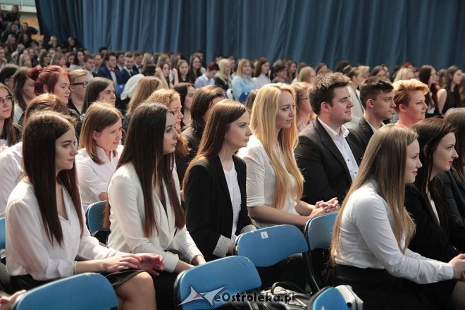 Wręczenie świadectw maturalnych w ostrołęckich szkołach średnich 29.04.2016] - zdjęcie #97 - eOstroleka.pl