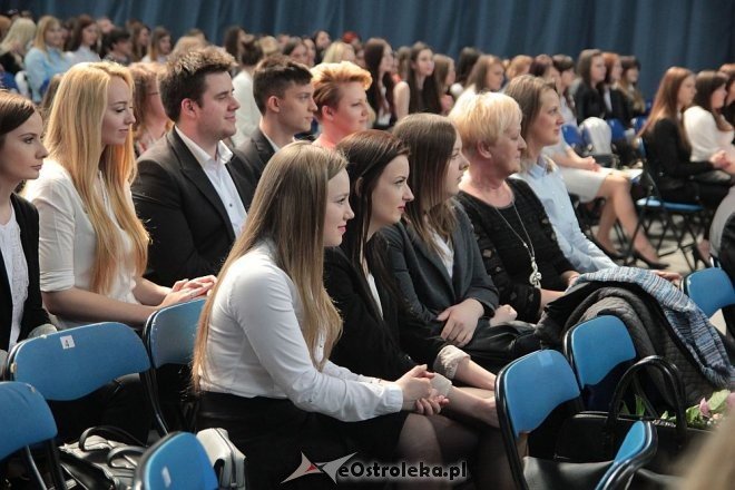 Wręczenie świadectw maturalnych w ostrołęckich szkołach średnich 29.04.2016] - zdjęcie #96 - eOstroleka.pl