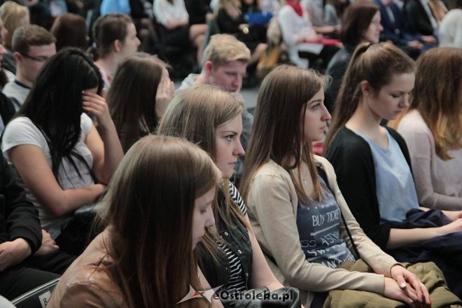 Wręczenie świadectw maturalnych w ostrołęckich szkołach średnich 29.04.2016] - zdjęcie #79 - eOstroleka.pl
