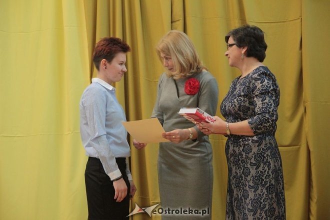 Wręczenie świadectw maturalnych w ostrołęckich szkołach średnich 29.04.2016] - zdjęcie #43 - eOstroleka.pl