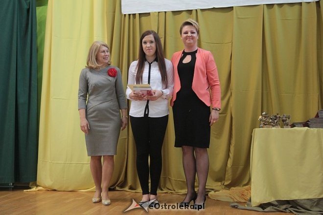 Wręczenie świadectw maturalnych w ostrołęckich szkołach średnich 29.04.2016] - zdjęcie #35 - eOstroleka.pl