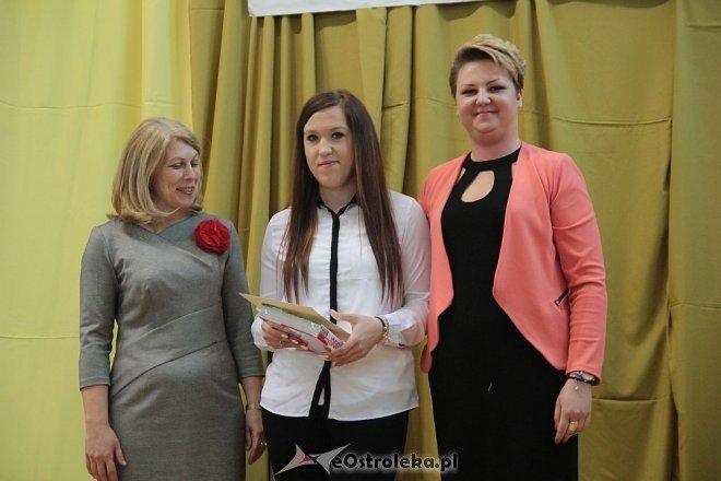 Wręczenie świadectw maturalnych w ostrołęckich szkołach średnich 29.04.2016] - zdjęcie #34 - eOstroleka.pl