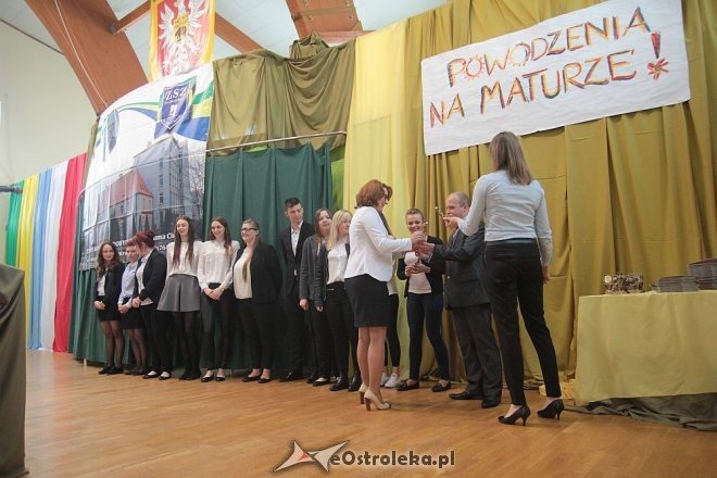 Wręczenie świadectw maturalnych w ostrołęckich szkołach średnich 29.04.2016] - zdjęcie #33 - eOstroleka.pl