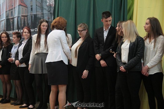Wręczenie świadectw maturalnych w ostrołęckich szkołach średnich 29.04.2016] - zdjęcie #29 - eOstroleka.pl