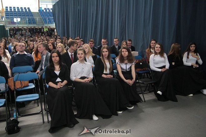 Wręczenie świadectw maturalnych w ostrołęckich szkołach średnich 29.04.2016] - zdjęcie #23 - eOstroleka.pl