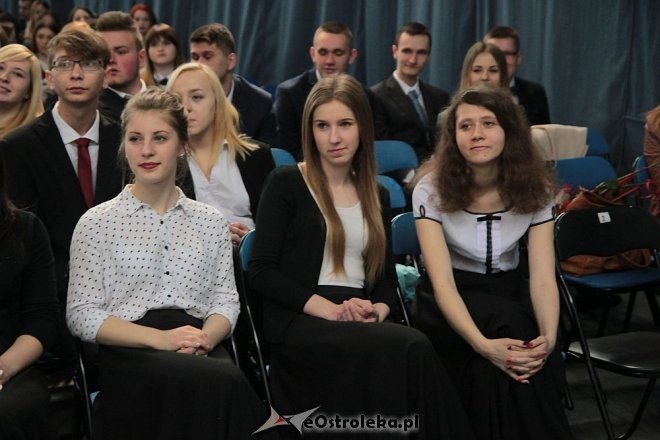 Wręczenie świadectw maturalnych w ostrołęckich szkołach średnich 29.04.2016] - zdjęcie #21 - eOstroleka.pl