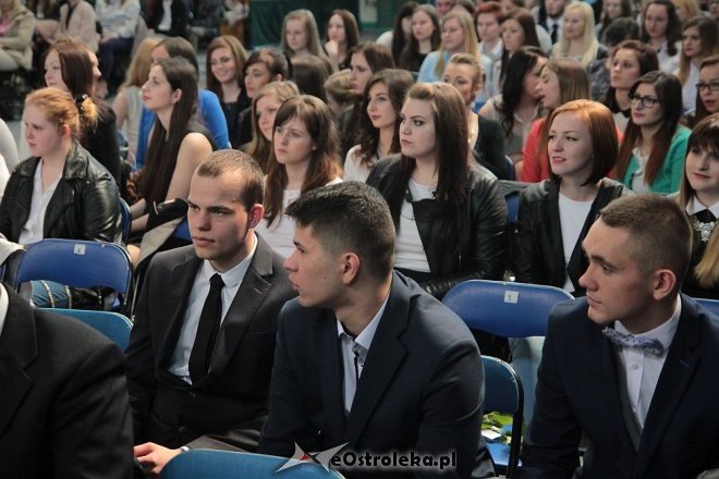 Wręczenie świadectw maturalnych w ostrołęckich szkołach średnich 29.04.2016] - zdjęcie #12 - eOstroleka.pl
