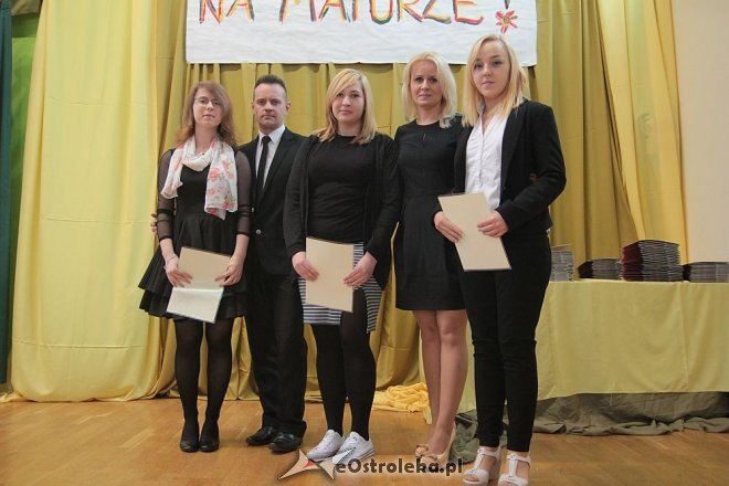 Wręczenie świadectw maturalnych w ostrołęckich szkołach średnich 29.04.2016] - zdjęcie #8 - eOstroleka.pl