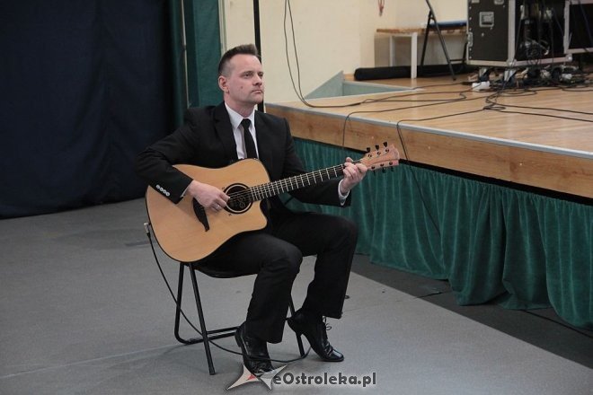Wręczenie świadectw maturalnych w ostrołęckich szkołach średnich 29.04.2016] - zdjęcie #4 - eOstroleka.pl