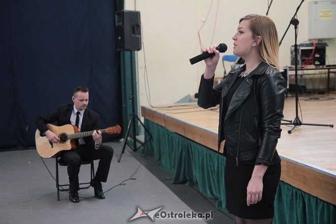 Wręczenie świadectw maturalnych w ostrołęckich szkołach średnich 29.04.2016] - zdjęcie #3 - eOstroleka.pl