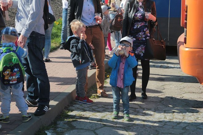 Przedszkolaki z „Krainy Misiów” na pouczającej wycieczce w Łomży [05.05.2016] - zdjęcie #10 - eOstroleka.pl