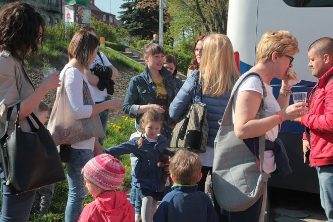 Przedszkolaki z „Krainy Misiów” na pouczającej wycieczce w Łomży [05.05.2016] - zdjęcie #12 - eOstroleka.pl