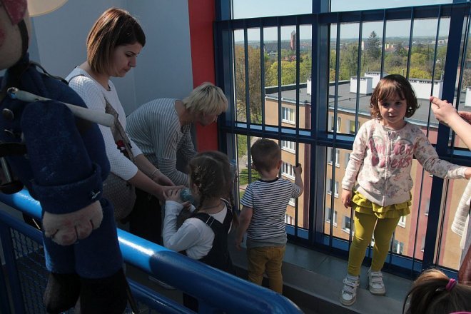 Przedszkolaki z „Krainy Misiów” na pouczającej wycieczce w Łomży [05.05.2016] - zdjęcie #47 - eOstroleka.pl