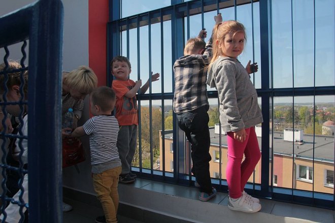 Przedszkolaki z „Krainy Misiów” na pouczającej wycieczce w Łomży [05.05.2016] - zdjęcie #108 - eOstroleka.pl