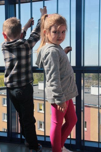 Przedszkolaki z „Krainy Misiów” na pouczającej wycieczce w Łomży [05.05.2016] - zdjęcie #53 - eOstroleka.pl