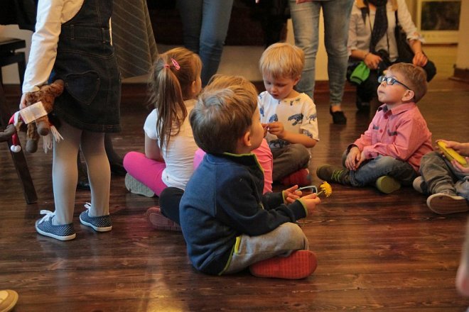 Przedszkolaki z „Krainy Misiów” na pouczającej wycieczce w Łomży [05.05.2016] - zdjęcie #86 - eOstroleka.pl