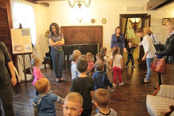 Przedszkolaki z „Krainy Misiów” na pouczającej wycieczce w Łomży [05.05.2016] - zdjęcie #81 - eOstroleka.pl