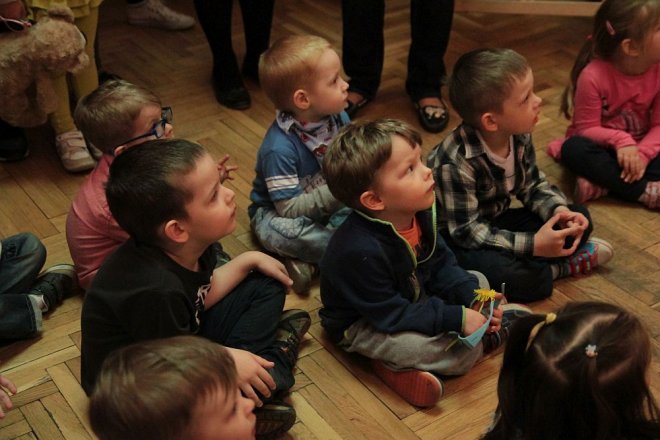Przedszkolaki z „Krainy Misiów” na pouczającej wycieczce w Łomży [05.05.2016] - zdjęcie #68 - eOstroleka.pl