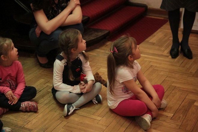 Przedszkolaki z „Krainy Misiów” na pouczającej wycieczce w Łomży [05.05.2016] - zdjęcie #93 - eOstroleka.pl