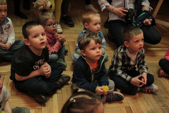 Przedszkolaki z „Krainy Misiów” na pouczającej wycieczce w Łomży [05.05.2016] - zdjęcie #60 - eOstroleka.pl