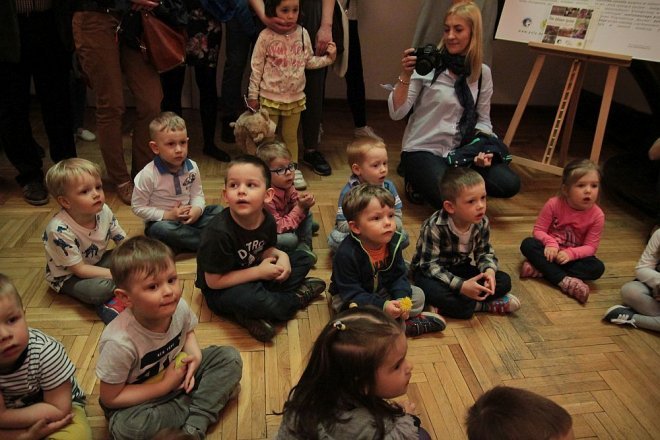Przedszkolaki z „Krainy Misiów” na pouczającej wycieczce w Łomży [05.05.2016] - zdjęcie #59 - eOstroleka.pl