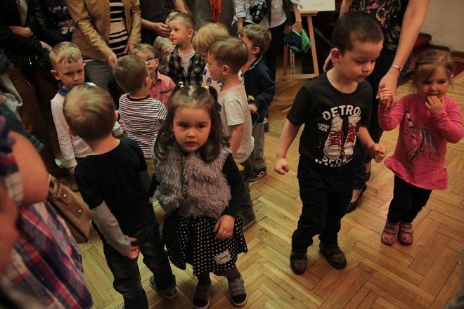 Przedszkolaki z „Krainy Misiów” na pouczającej wycieczce w Łomży [05.05.2016] - zdjęcie #115 - eOstroleka.pl