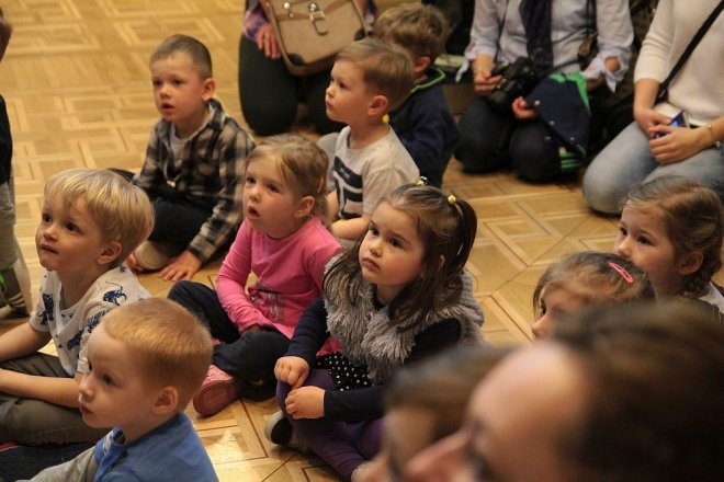 Przedszkolaki z „Krainy Misiów” na pouczającej wycieczce w Łomży [05.05.2016] - zdjęcie #29 - eOstroleka.pl